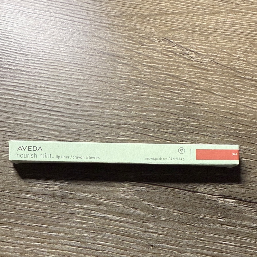 AVEDA Nourish-Mint Lip Liner in Green and Red Packaging 949
